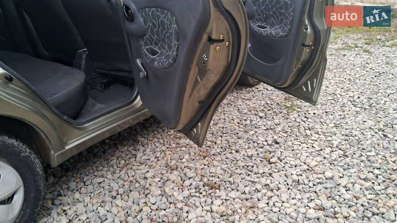 Седан Daewoo Lanos 2003 в Чорткові