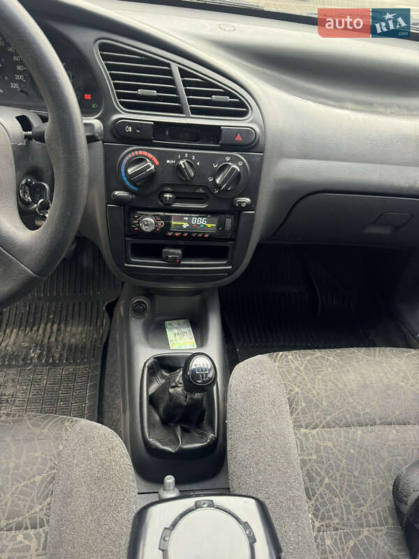 Седан Daewoo Lanos 2004 в Волочиске