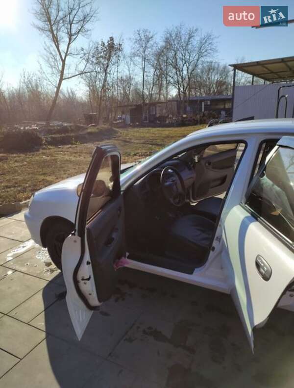 Седан Daewoo Lanos 2012 в Синельниково