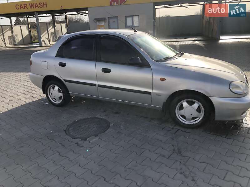Седан Daewoo Lanos 2004 в Луцке