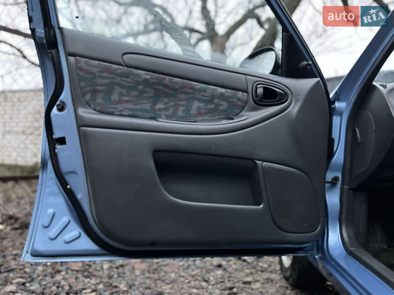 Седан Daewoo Lanos 2003 в Черкасах