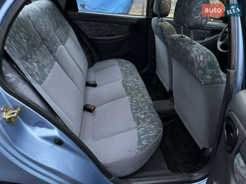 Седан Daewoo Lanos 2003 в Черкасах