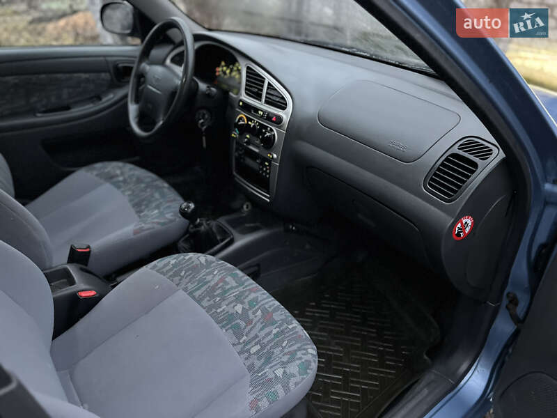 Седан Daewoo Lanos 2003 в Черкасах