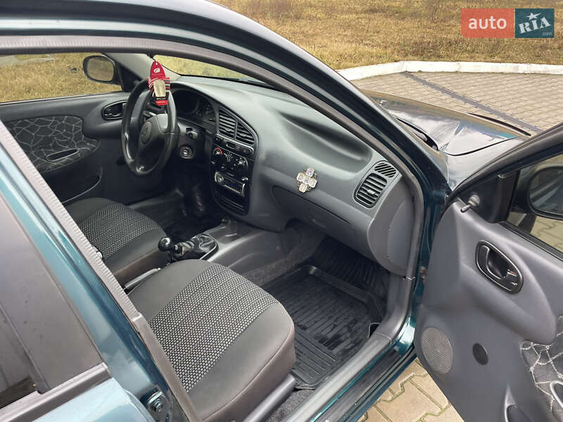 Седан Daewoo Lanos 2003 в Калиновке