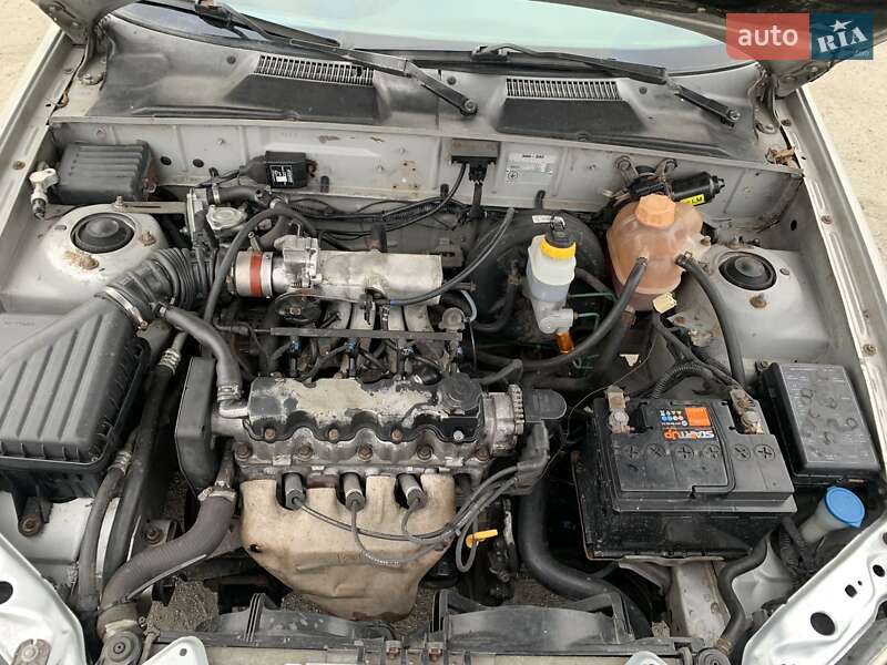 Седан Daewoo Lanos 2003 в Новомосковську