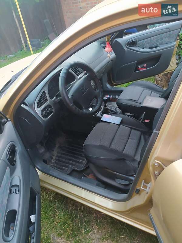 Седан Daewoo Lanos 2003 в Чуднові