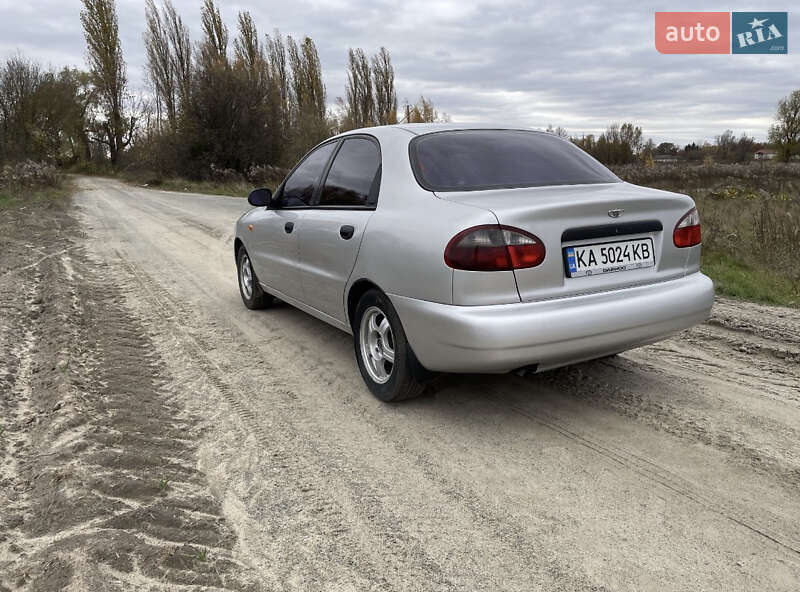Седан Daewoo Lanos 2002 в Малине