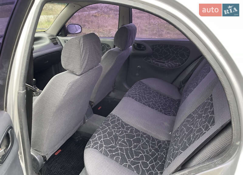 Седан Daewoo Lanos 2002 в Малине