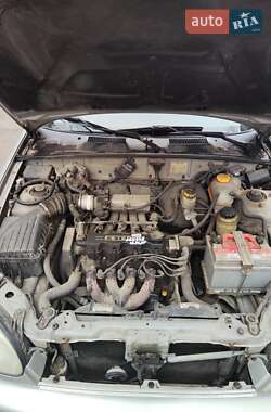 Седан Daewoo Lanos 2003 в Киеве