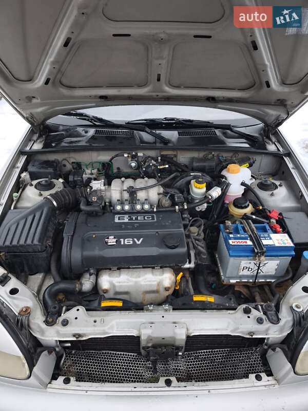 Седан Daewoo Lanos 2004 в Харькове