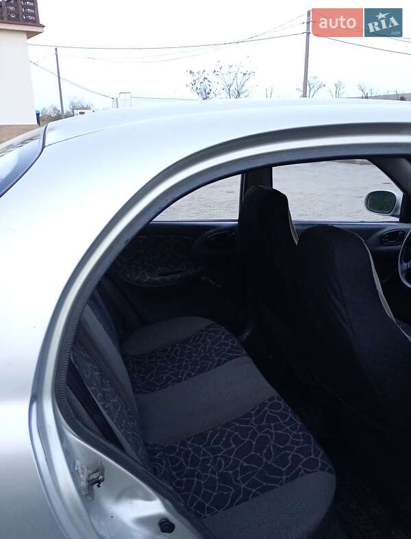 Седан Daewoo Lanos 2003 в Южном