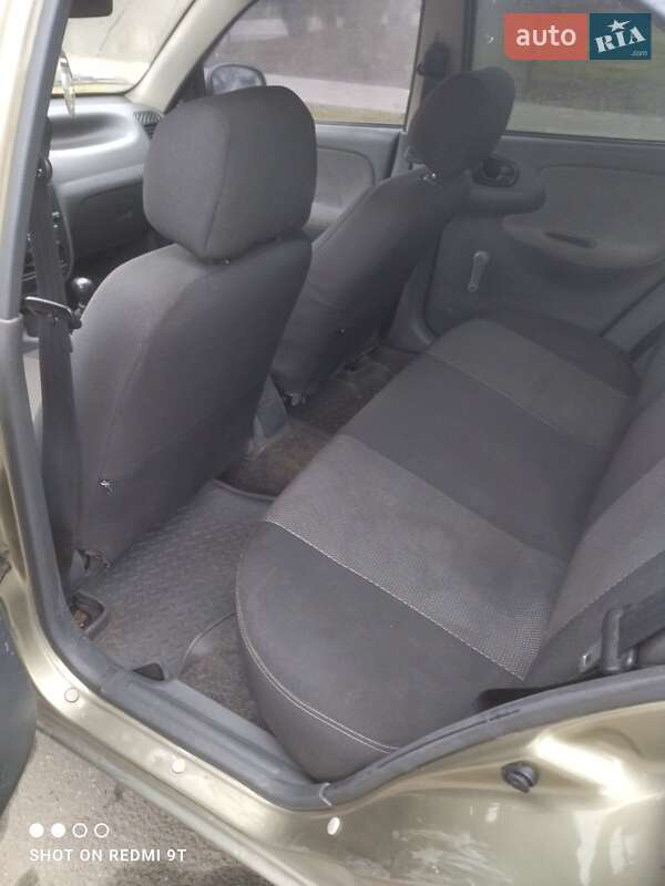 Седан Daewoo Lanos 2001 в Белой Церкви