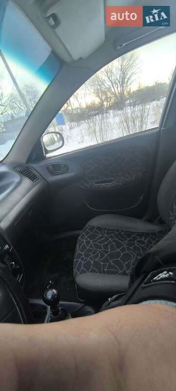 Седан Daewoo Lanos 2004 в Кременчуці