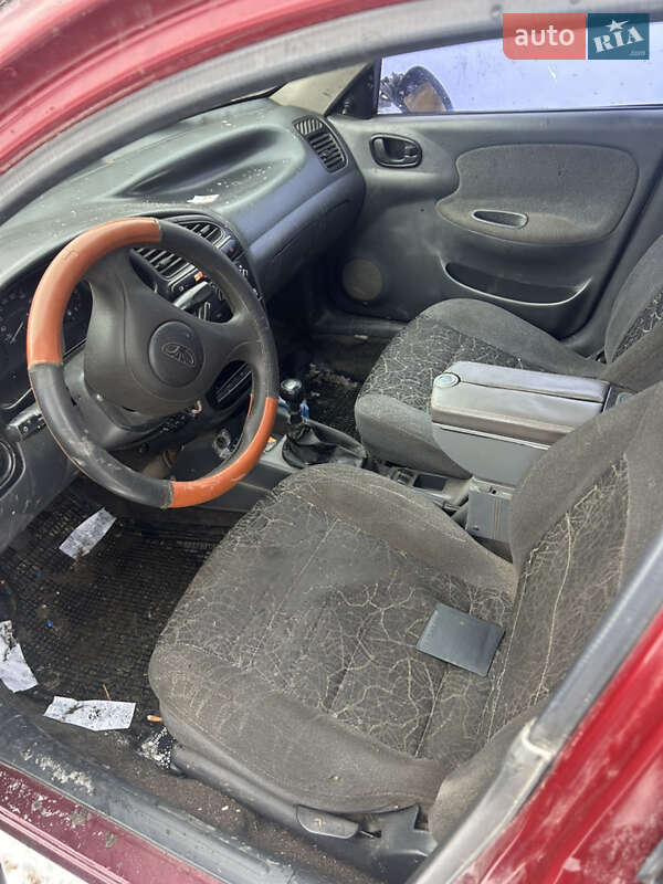 Седан Daewoo Lanos 2004 в Лановцах