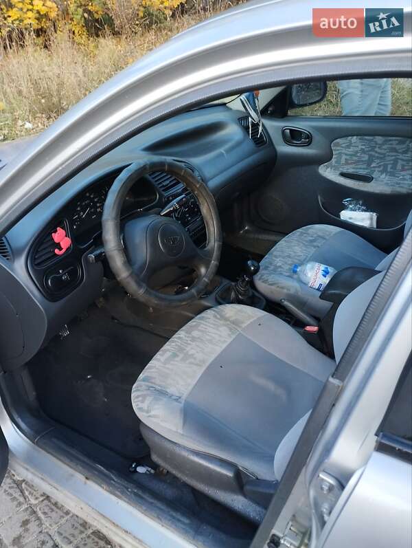 Седан Daewoo Lanos 1998 в Львове