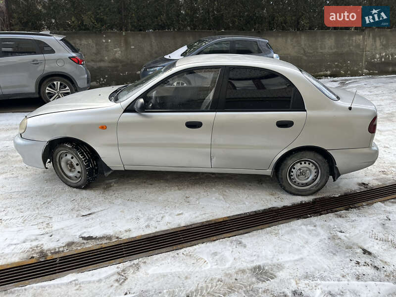 Седан Daewoo Lanos 2002 в Львове