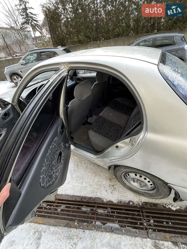 Седан Daewoo Lanos 2002 в Львове