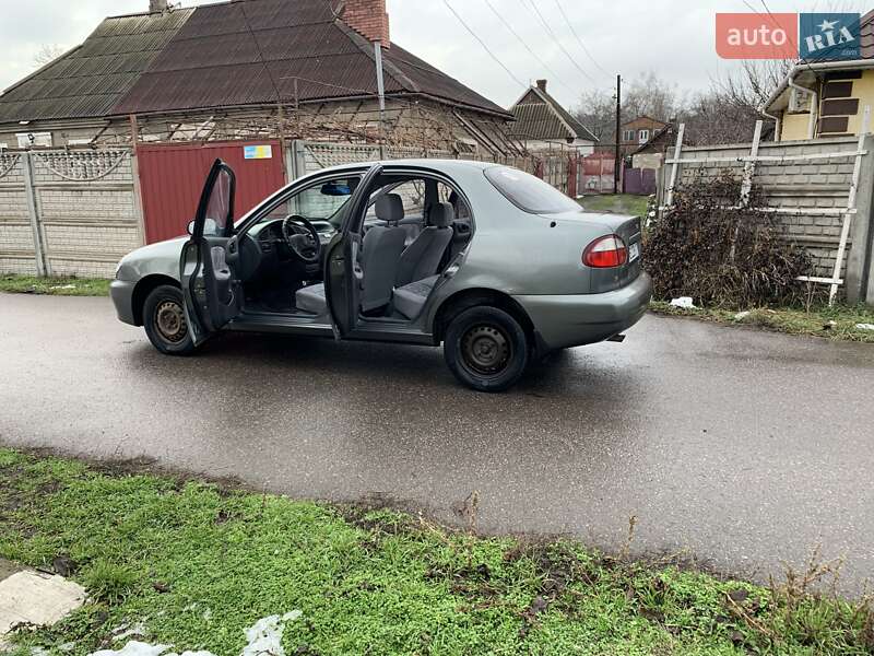 Седан Daewoo Lanos 2002 в Кривом Роге