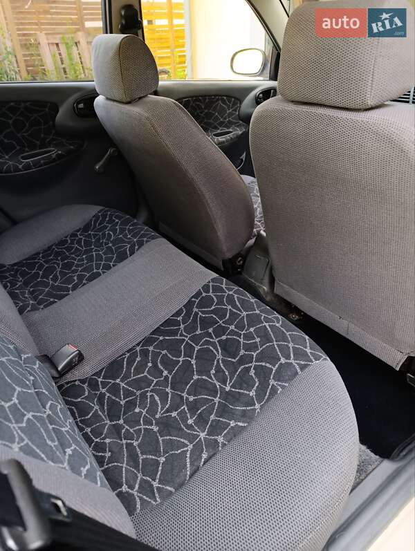 Седан Daewoo Lanos 2003 в Киеве