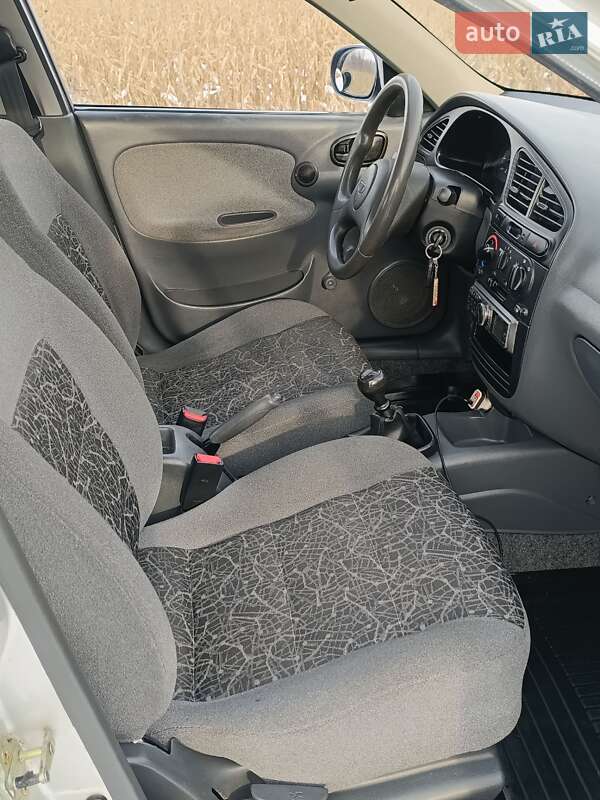 Седан Daewoo Lanos 2006 в Ромнах