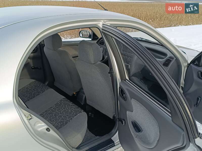 Седан Daewoo Lanos 2006 в Ромнах