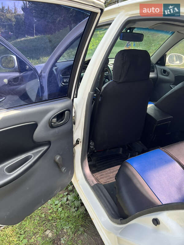 Седан Daewoo Lanos 1998 в Полтаві