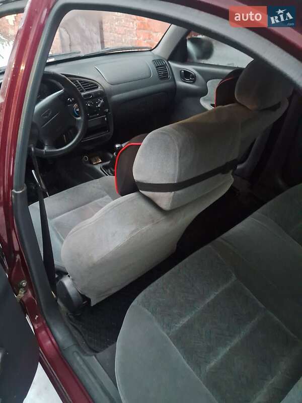 Седан Daewoo Lanos 2000 в Харькове