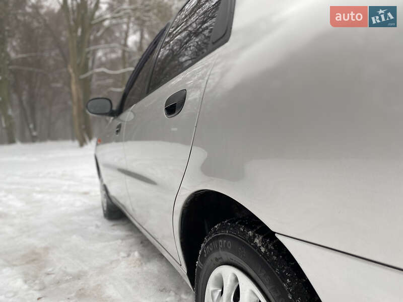 Седан Daewoo Lanos 2003 в Києві фото 10 Седан Daewoo Lanos 2003 в Києві