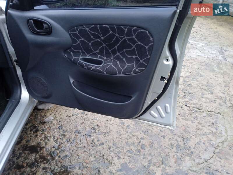 Седан Daewoo Lanos 2003 в Прилуках