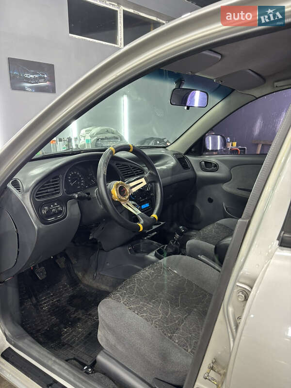 Седан Daewoo Lanos 2004 в Киеве