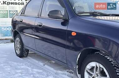 Седан Daewoo Lanos 2004 в Синельниковому