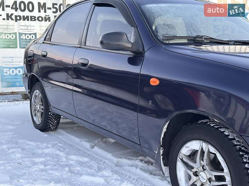 Седан Daewoo Lanos 2004 в Синельниково