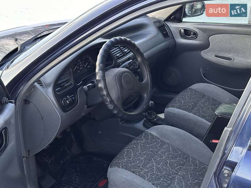 Седан Daewoo Lanos 2004 в Синельниково