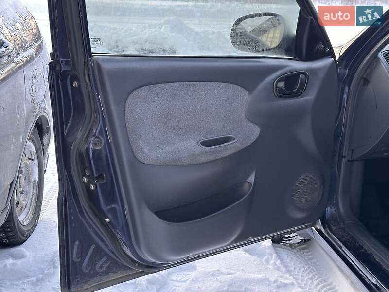 Седан Daewoo Lanos 2004 в Синельниково