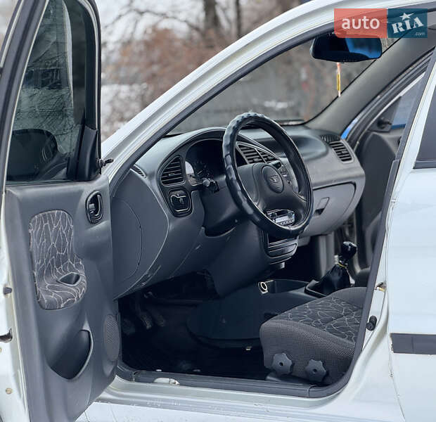 Седан Daewoo Lanos 2004 в Днепре
