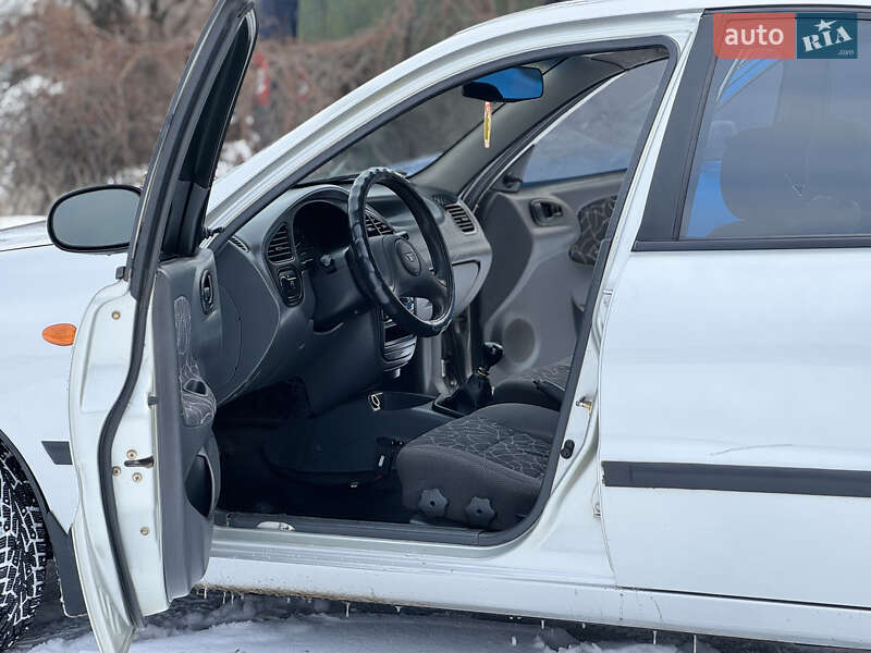Седан Daewoo Lanos 2004 в Днепре
