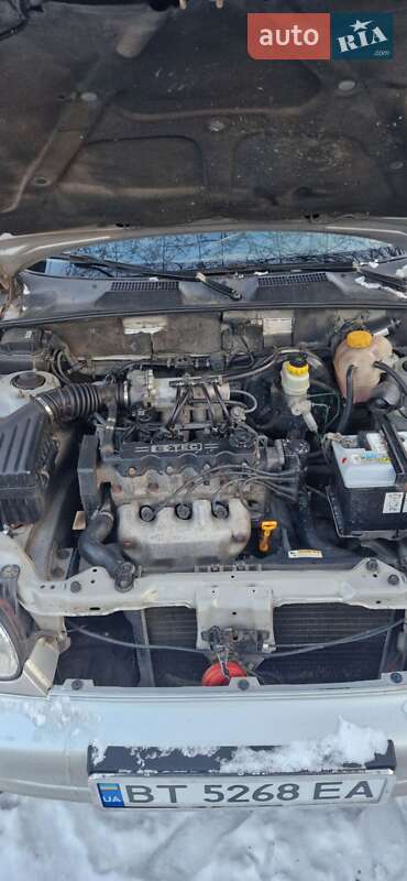 Седан Daewoo Lanos 2003 в Великой Александровке