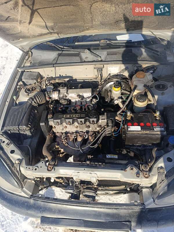 Седан Daewoo Lanos 2003 в Дунаївцях