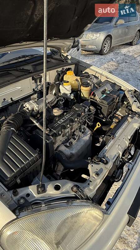 Седан Daewoo Lanos 2006 в Киеве