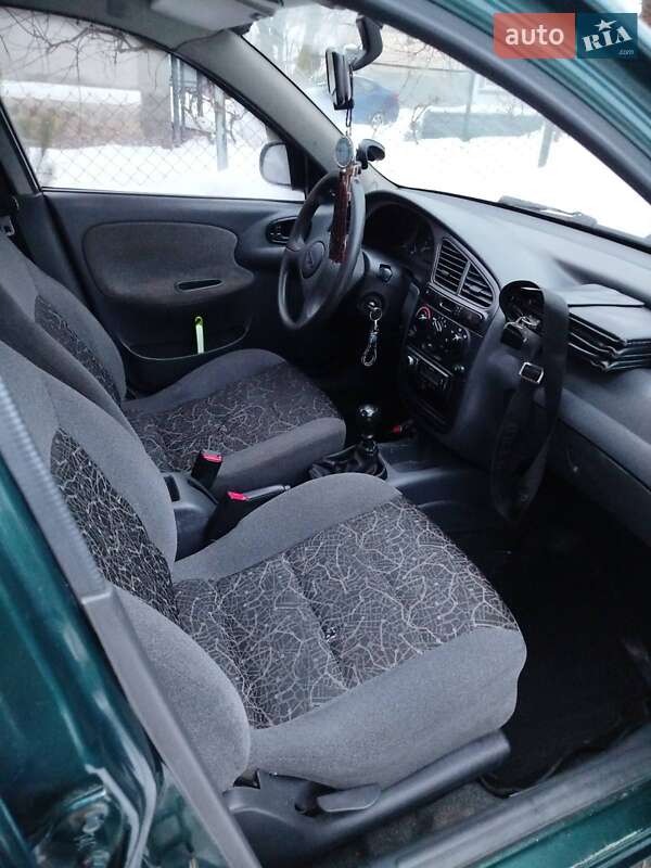 Седан Daewoo Lanos 2005 в Ровно