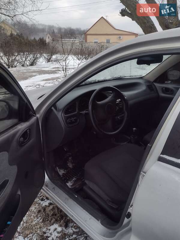 Седан Daewoo Lanos 2004 в Днепре
