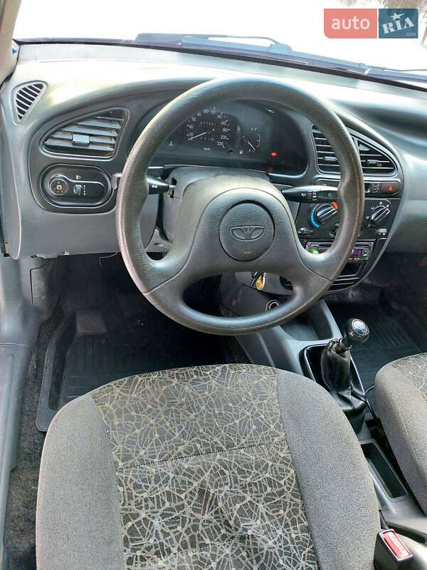 Седан Daewoo Lanos 2009 в Тростянці