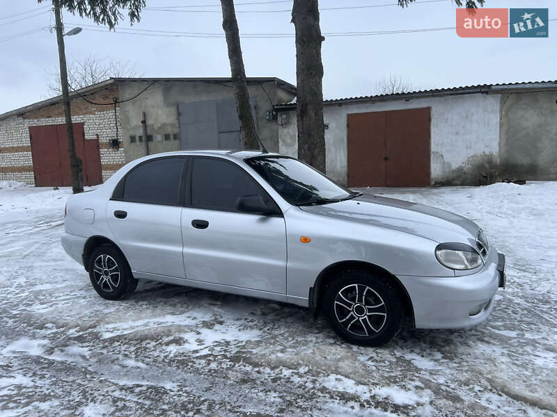 Седан Daewoo Lanos 2003 в Изяславе