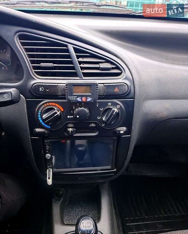 Седан Daewoo Lanos 1998 в Новониколаевке