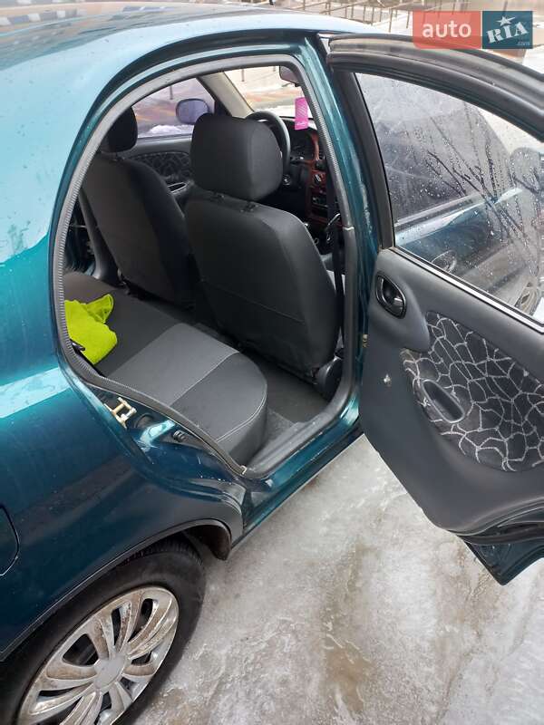 Седан Daewoo Lanos 2003 в Южному