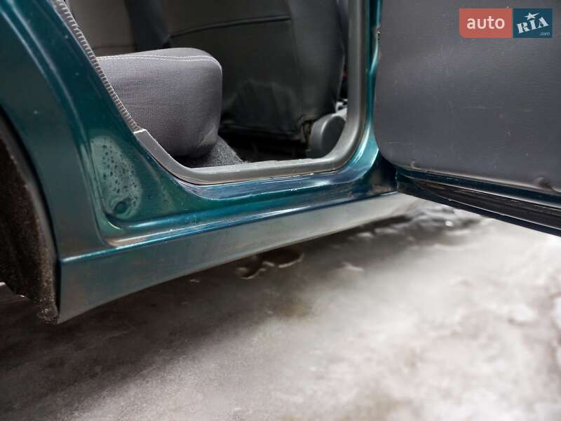 Седан Daewoo Lanos 2003 в Южному