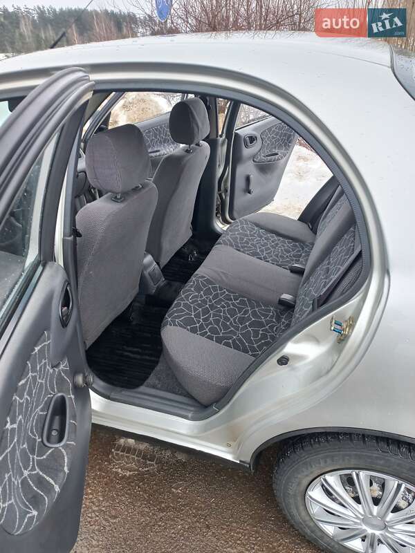 Седан Daewoo Lanos 2003 в Сарнах