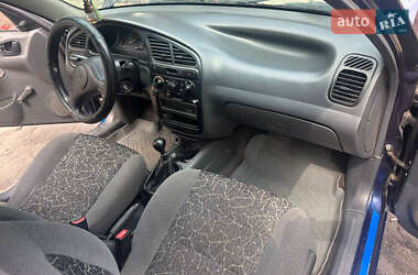 Седан Daewoo Lanos 2002 в Черкасах