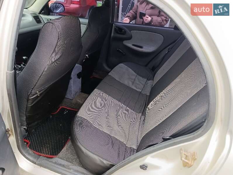 Седан Daewoo Lanos 2004 в Кропивницькому