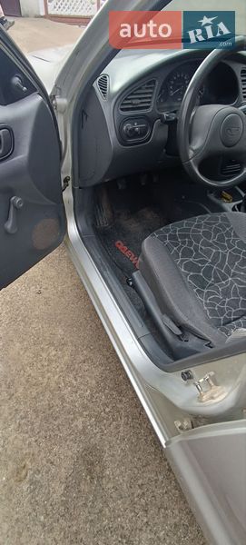 Седан Daewoo Lanos 2003 в Новоселице